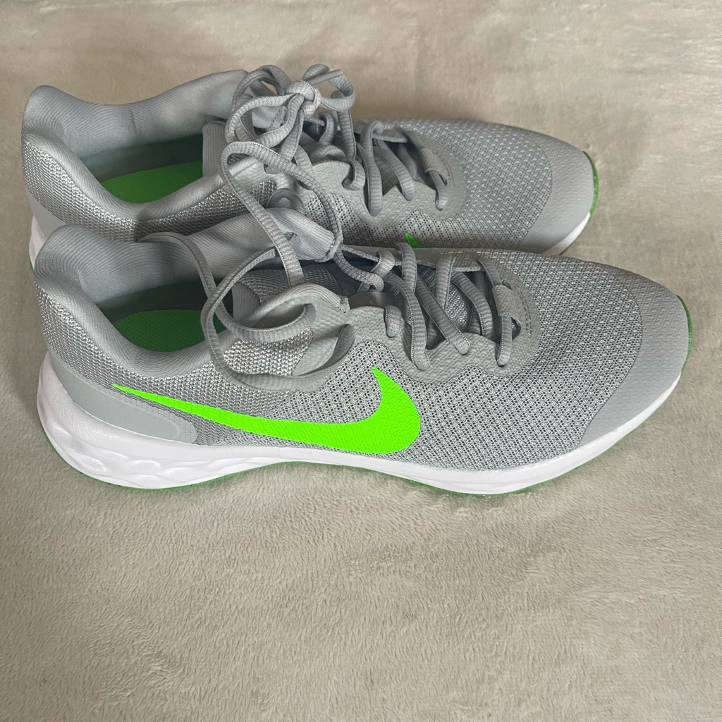Nike Revolution